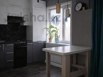 2-бөлмелі пәтер · 45 м² · 2/5 қабат, Назарбаева 46/2, бағасы: 18 млн ₸ в Усть-Каменогорске