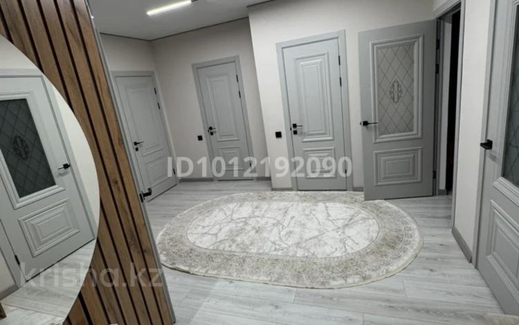 3-бөлмелі пәтер · 90 м² · 4 қабат, Бәйдібек Би даң. 116к4, бағасы: 300 000 ₸ в Шымкенте, Каратауский р-н — фото 2
