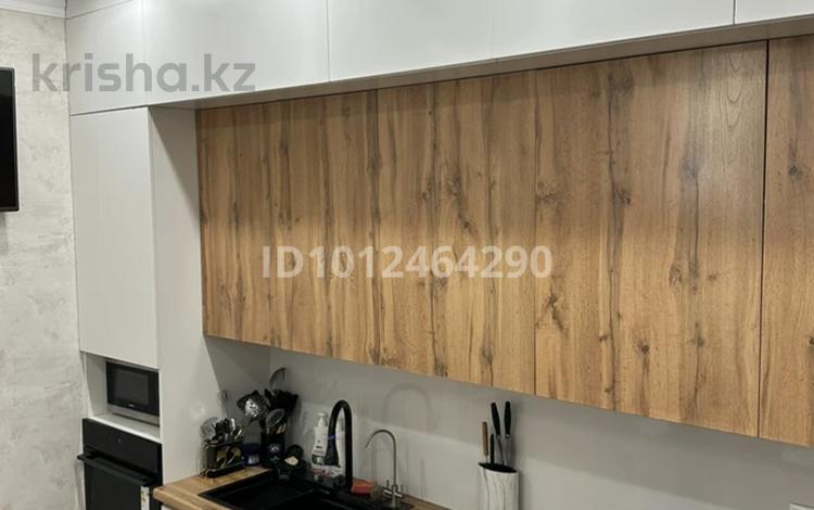 2-бөлмелі пәтер · 71 м² · 10/10 қабат, мкр Юго-Восток, Строителей 33/14, бағасы: 34 млн ₸ в Караганде, Казыбек би р-н — фото 2