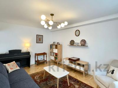 3-бөлмелі пәтер, 90 м², 4/5 қабат, Уалиханова, бағасы: 94 млн 〒 в Алматы, Медеуский р-н