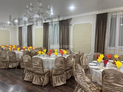 Дом · 8 комнат · 450 м², мкр Кунгей , Смакова 55 — Смакова 55 за 100 000 〒 в Караганде, Казыбек би р-н