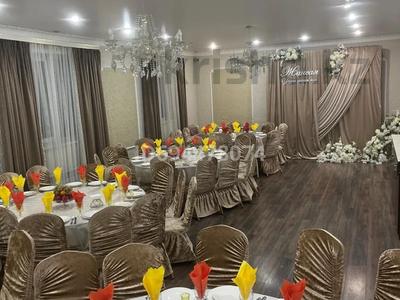 Дом · 8 комнат · 450 м², мкр Кунгей , Смакова 55 — Смакова 55 за 120 000 〒 в Караганде, Казыбек би р-н
