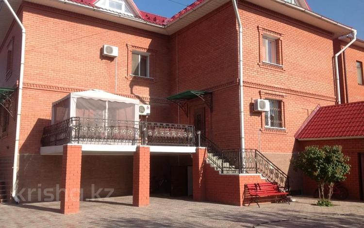 Отдельный дом • 8 комнат • 630 м² • 8 сот., Мкр Каспий за 170 млн 〒 в Атырау — фото 12