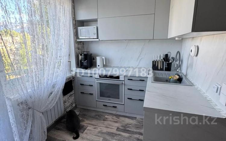 2-комнатная квартира · 50.3 м² · 5/5 этаж, 4 микрорайон 6 за 15 млн ₸ в Риддере — фото 2