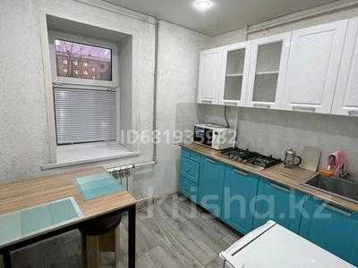 1-комнатная квартира, 35 м², 2/5 этаж посуточно, А. Скоробогатова 67 — Пр. Абая за 10 000 〒 в Уральске