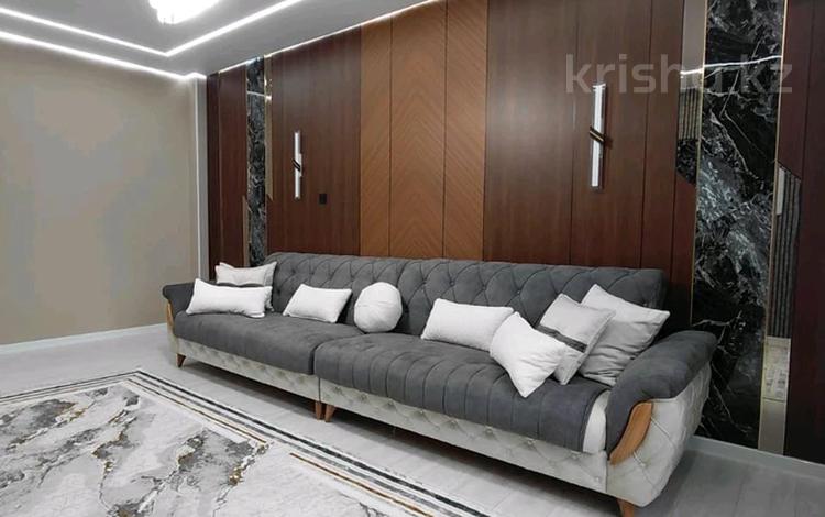 2-комнатная квартира · 67 м² · 2/10 этаж, мкр Центральный, Абая 26/1 за 300 000 〒 в Атырау — фото 2