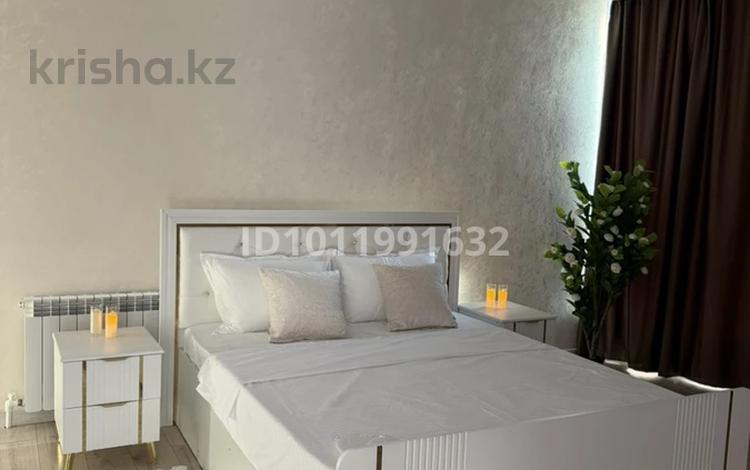 1-бөлмелі пәтер · 90 м² · 18/25 қабат, 11 ш/а. 112в, бағасы: 2 000 ₸ в Актобе, мкр 11 — фото 2