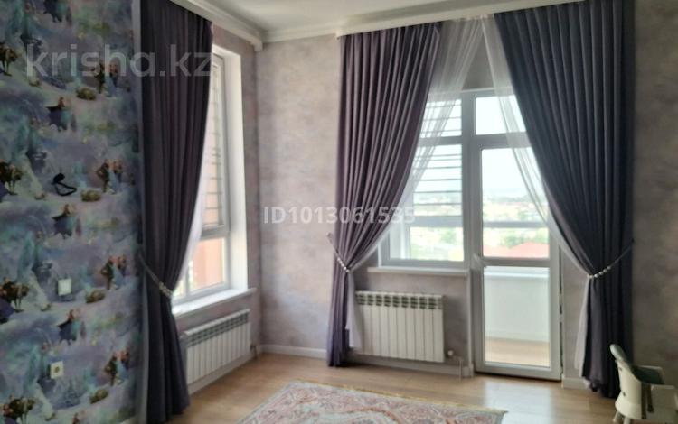 2-комнатная квартира · 82 м² · 9/9 этаж, 17-й микрорайон 26/5 — Север, напротив магазина Еврика за 45 млн ₸ в Шымкенте, Аль-Фарабийский р-н — фото 2