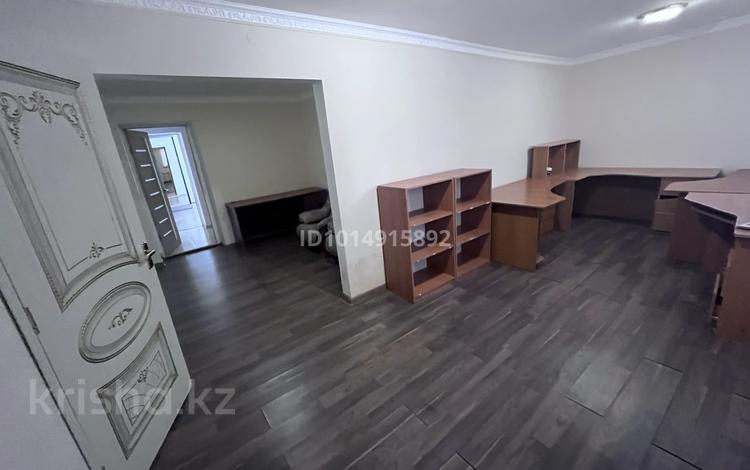 Свободное назначение, офисы · 175 м² за 500 000 ₸ в Актобе, мкр 11 — фото 2