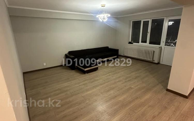 3-комнатная квартира · 100 м² · 3/5 этаж, мкр Думан-2 25 за 300 000 ₸ в Алматы, Медеуский р-н — фото 2