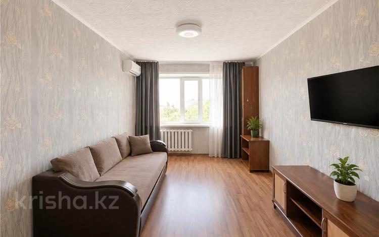 3-бөлмелі пәтер · 62 м² · 5/5 қабат, 15-шағынаудан, бағасы: 10.2 млн ₸ в Караганде, Алихана Бокейханова р-н — фото 2