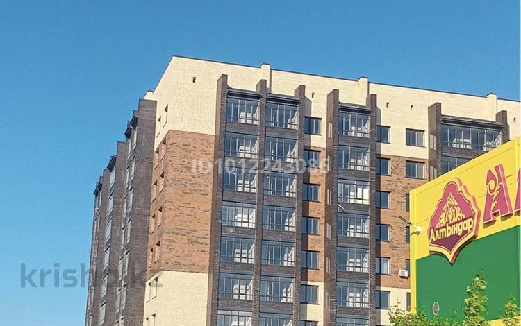 2-бөлмелі пәтер · 64.1 м² · 3/9 қабат, Базарбай Жуманиязов 120, бағасы: 23.8 млн ₸ в Уральске — фото 2