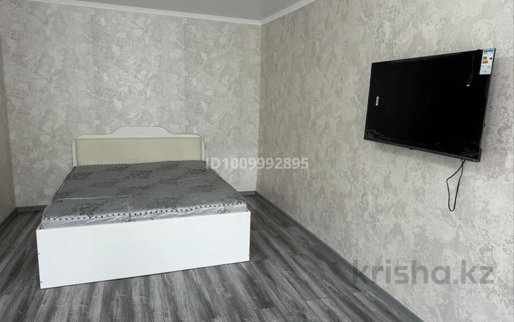 1-комнатная квартира · 30 м² · 3/3 этаж, 72 квартал 17 за 160 000 ₸ в Семее — фото 56