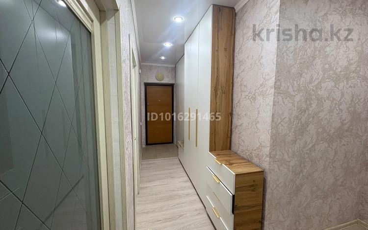 2-комнатная квартира · 56 м² · 1/5 этаж, мкр Нурсая, Мкрн Нурсая 70 за 220 000 ₸ в Атырау — фото 2