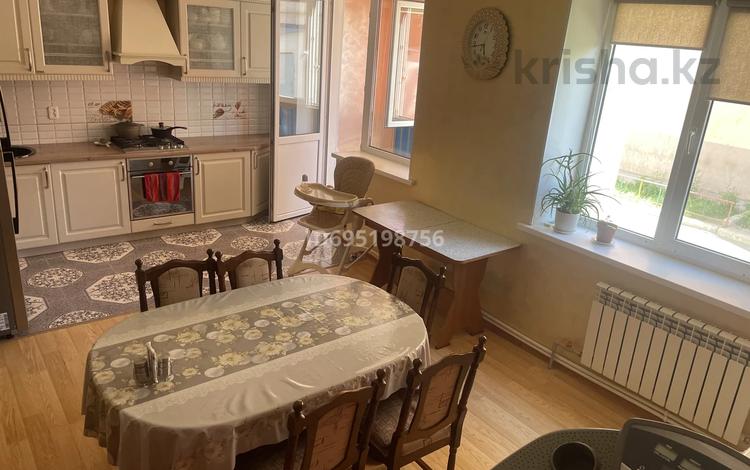 5-комнатная квартира · 171.9 м² · 1/5 этаж, мкр 4 26/2 за 60 млн 〒 в Уральске — фото 2