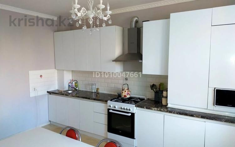 2-бөлмелі пәтер · 98 м² · 4/5 қабат, мкр. Алтын орда 9/3, бағасы: 230 000 ₸ в Актобе — фото 2