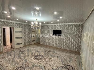 4-комнатная квартира · 90.2 м² · 1/5 этаж, Кисунько 13/1 — Школы - 1 за 25 000 〒 в Приозёрске