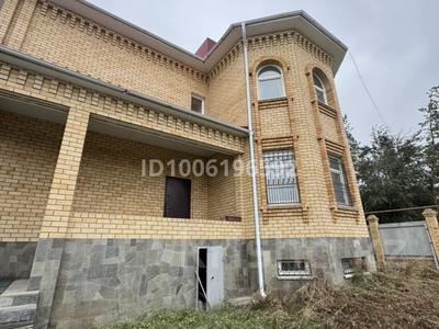 Отдельный дом · 8 комнат · 410 м² · 5.15 сот., Дулатова 17 — Дощанова - гор баня , гимназия Горького за 200 млн 〒 в Костанае