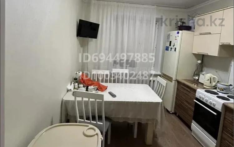 3-бөлмелі пәтер · 65 м² · 10/10 қабат, мкр Юго-Восток, 28й микрорайон 5, бағасы: 23 млн ₸ в Караганде, Казыбек би р-н — фото 2