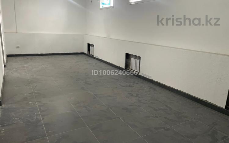 Свободное назначение, офисы, магазины и бутики, салоны красоты, фитнес и спорт, кабинеты и рабочие места, студии · 140 м² за 400 000 〒 в Актобе, мкр. Алтын орда — фото 2
