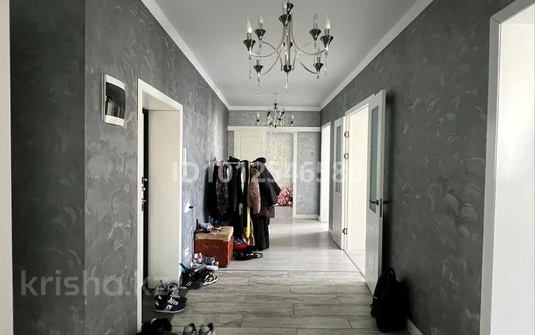 5-бөлмелі пәтер · 80 м² · 2/5 қабат, Ағыбай батыр 2, бағасы: 29 млн ₸ в Балхаше — фото 2