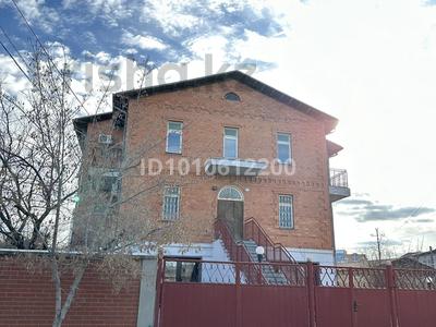 Отдельный дом · 9 комнат · 450 м² · 12 сот., Смагулова 62 за 1.5 млн 〒 в Атырау, мкр Жилгородок