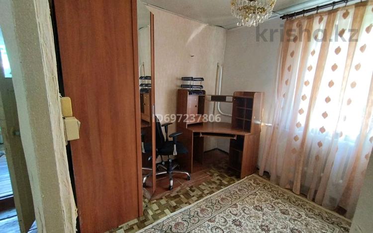 Жеке үй · 3 бөлме · 90 м² · 1 сот., Мухтар Ауэзова 36 — Утвинская 36, бағасы: 100 000 ₸ в Аксае — фото 3