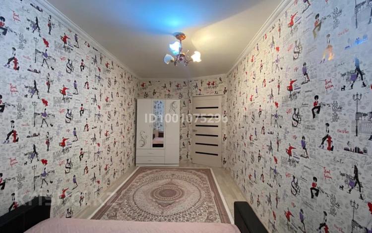 2-бөлмелі пәтер · 54 м² · 8/9 қабат, 13-й мкр, 13-ш/а. 50Б — Қасында мектеп,супермаркет,садик бар., бағасы: 12 млн ₸ в Актау — фото 4