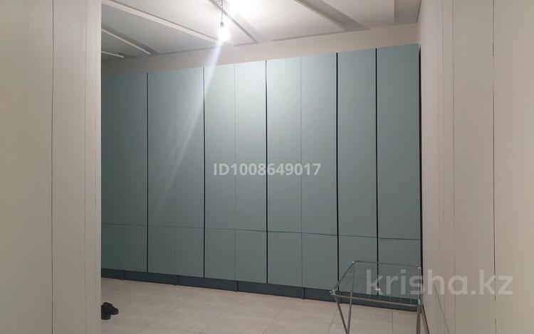 5-комнатная квартира · 187 м² · 1/9 этаж, 31-й мкр 11 за 75 млн 〒 в Актау — фото 2