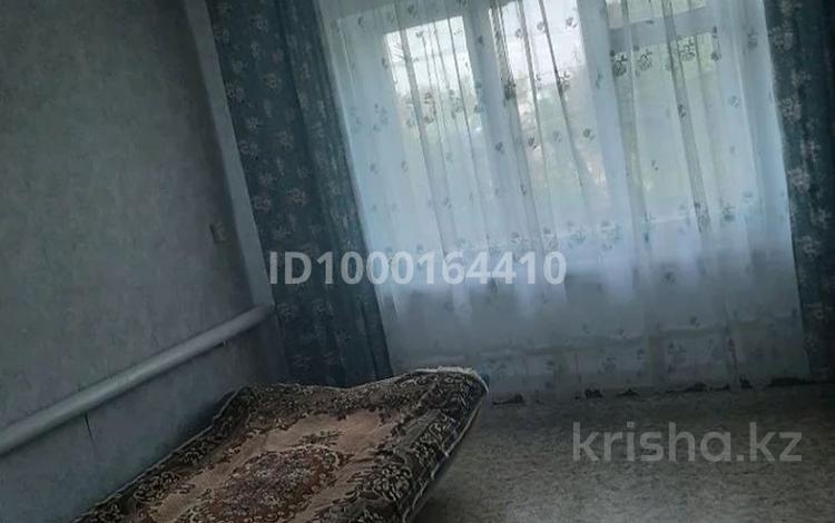 2-бөлмелі пәтер · 42 м² · 1/2 қабат, Иксанова — Магазин Байтерек, бағасы: 8 млн ₸ в Аксае — фото 2