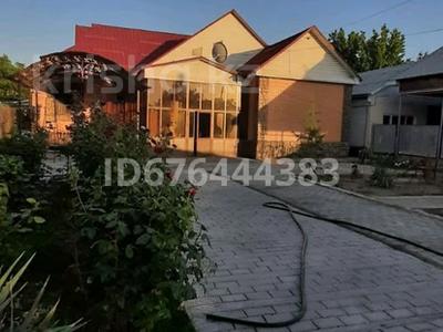 Жеке үй · 7 бөлме · 200 м² · 7 жүзд., Утепов 73, бағасы: 35 млн ₸ в Жетысае