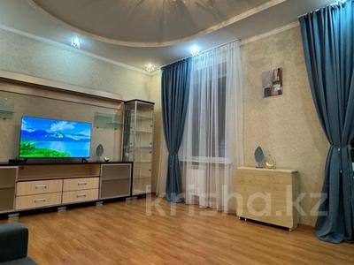 2-бөлмелі пәтер · 80 м² · 7/9 қабат · тәулік бойы, Бухар жырау 41/1, бағасы: 20 000 〒 в Караганде, Казыбек би р-н