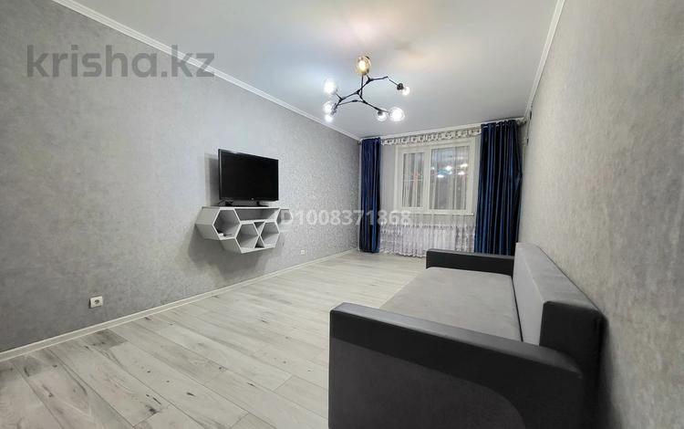 3-комнатная квартира · 82.4 м² · 3/18 этаж, Сырым датова 32/2 — 2 близнеца за 34 млн 〒 в Уральске — фото 9