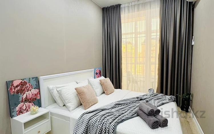 2-комнатная квартира · 69 м² · 6/7 этаж, мкр Нурсая, Акжарма улица, 10 блок 7 10 за 13 000 〒 в Атырау — фото 2