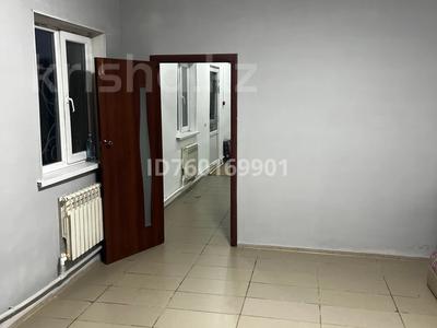 Свободное назначение, офисы, салоны красоты, фитнес и спорт, медцентры и аптеки, кабинеты и рабочие места, студии · 140 м² за 38 млн 〒 в Уральске