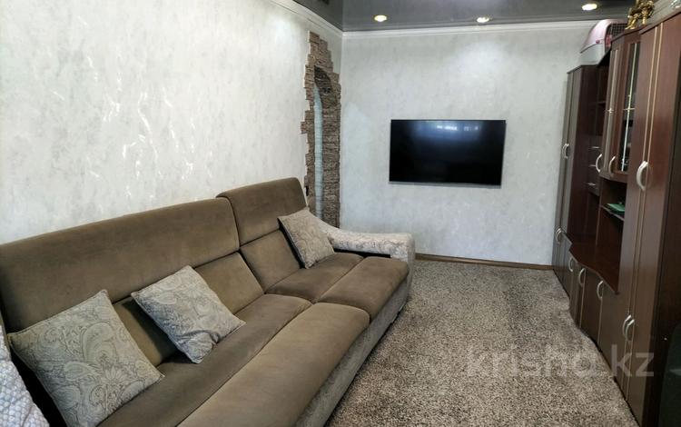 2-комнатная квартира · 48 м² · 2/5 этаж, Майкудук, Майкудук, 14й микрорайон 8 за ~ 11 млн ₸ в Караганде, Алихана Бокейханова р-н — фото 2