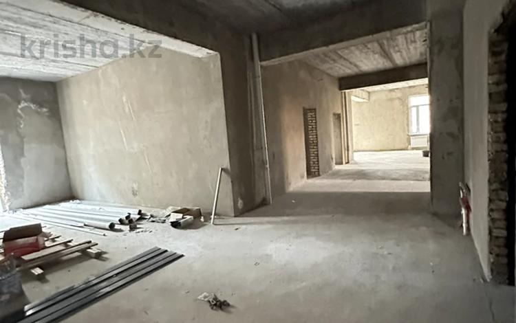 6-комнатная квартира · 225.9 м² · 1/2 этаж, Байтасова за 65 млн ₸ в Таразе — фото 2