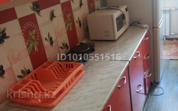 1-комнатная квартира · 28 м² · 3/9 этаж, мкр Аксай-1А 30а за 150 000 ₸ в Алматы, Ауэзовский р-н — фото 2