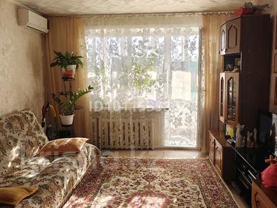 3-комнатная квартира · 61.9 м² · 5/5 этаж, мкр. Зачаганск пгт, 25 чапаевская дивизия 2 — Магазина Зачаганск за 18.5 млн ₸ в Уральске