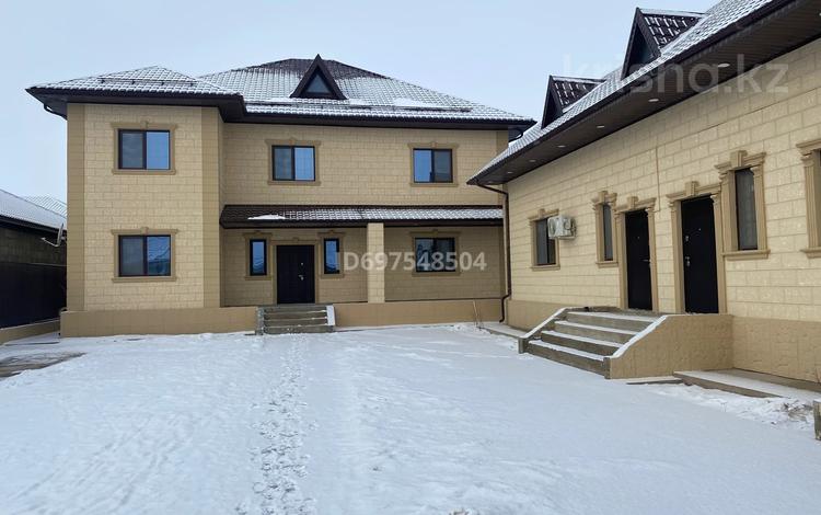 Отдельный дом · 8 комнат · 400 м² · 8 сот., мкр Самал, Берик Коркытов 27А за 180 млн ₸ в Атырау — фото 2