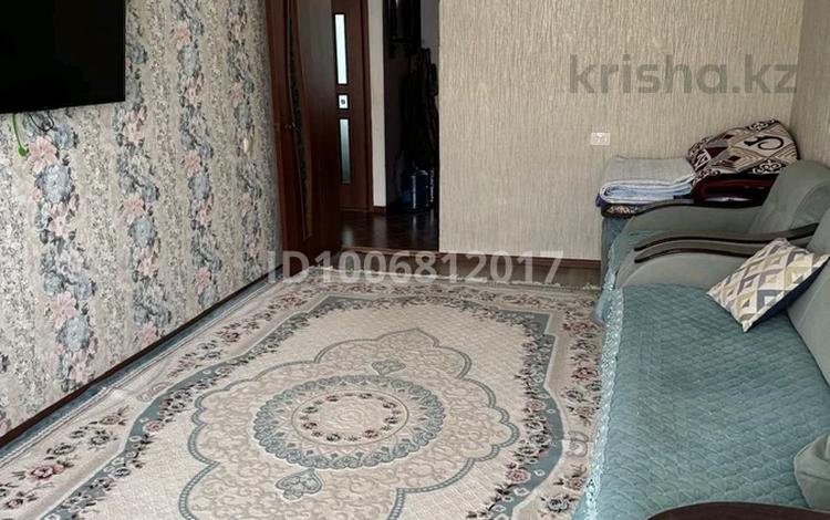 3-комнатная квартира · 64.2 м² · 4/5 этаж, Мкр.Акмечеть 14 — Запад,Мкр.Акмечеть за 13.5 млн 〒 в  — фото 2