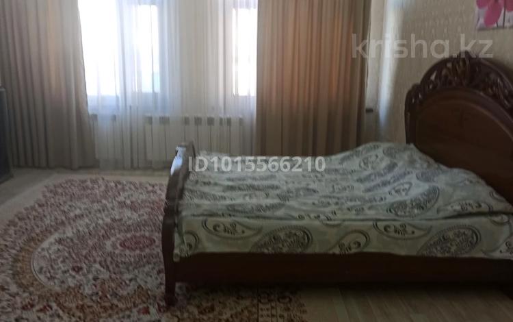 2-комнатная квартира · 90 м², 17-й мкр 18 за 10 000 ₸ в Актау — фото 2