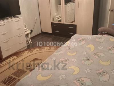 2-комнатная квартира · 48 м² · 3/5 этаж, Бажова — Маг.Самал за 18 млн 〒 в Усть-Каменогорске, Ульбинский