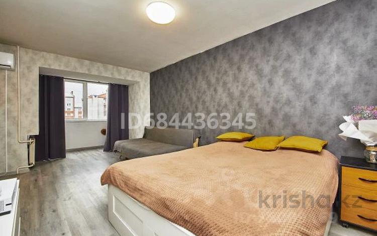 1-комнатная квартира · 32 м² · 1/5 этаж, мкр Новый Город, Ермековв за 9 999 ₸ в Караганде, Казыбек би р-н — фото 2