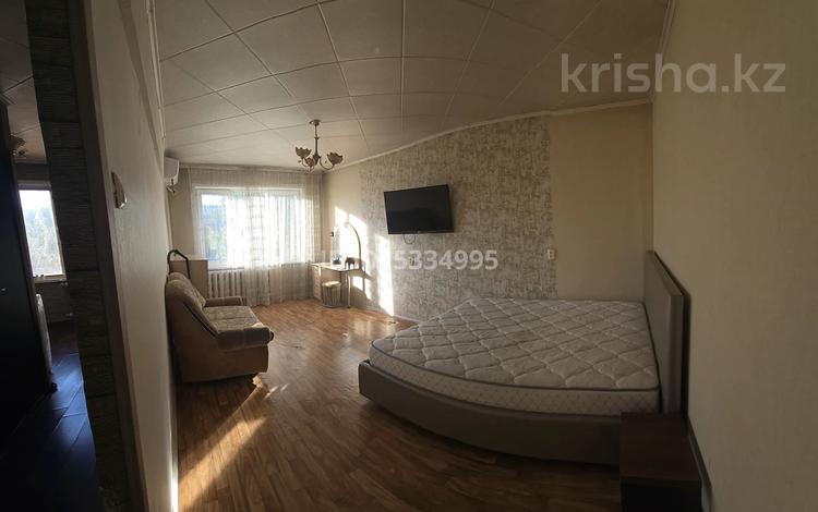 1-комнатная квартира · 33 м² · 5/5 этаж, Толстого 22 за 150 000 ₸ в Усть-Каменогорске — фото 2
