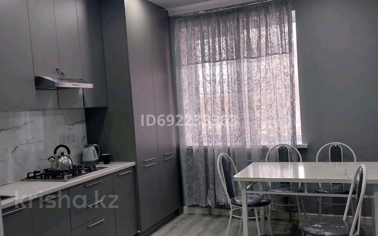 3-бөлмелі пәтер, 80 м², 3/5 қабат ай сайын, Микрорайон Асар 2 3321, бағасы: 140 000 〒 в Шымкенте, Туран р-н — фото 2