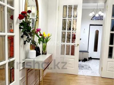 Отдельный дом · 12 комнат · 675 м² · 9 сот., мкр Акбулак, Байтереков 40 — Рыскулова Момышулы за 250 млн ₸ в Алматы, Алатауский р-н
