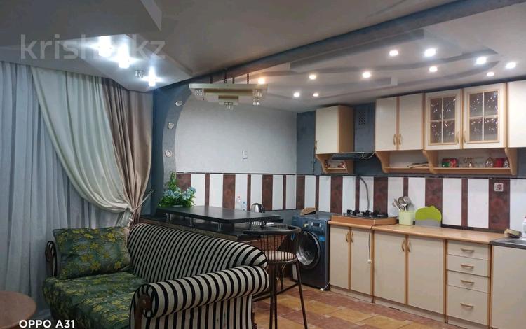 3-комнатная квартира · 65 м² · 1/9 этаж, Айтиева 72 за 200 000 ₸ в Уральске — фото 2