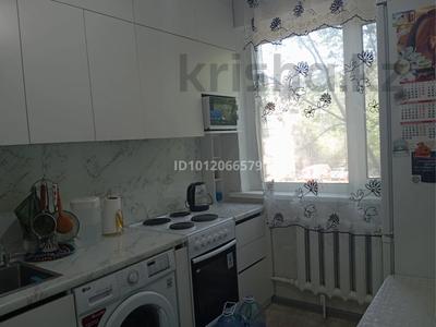 2-бөлмелі пәтер · 45 м² · 2/5 қабат, Мкр. Восток-1 10, бағасы: 15 млн ₸ в Караганде
