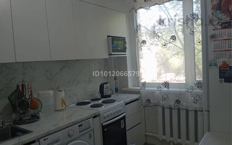 2-комнатная квартира · 45 м² · 2/5 этаж, Мкр. Восток-1 10 за 15 млн 〒 в Караганде — фото 2